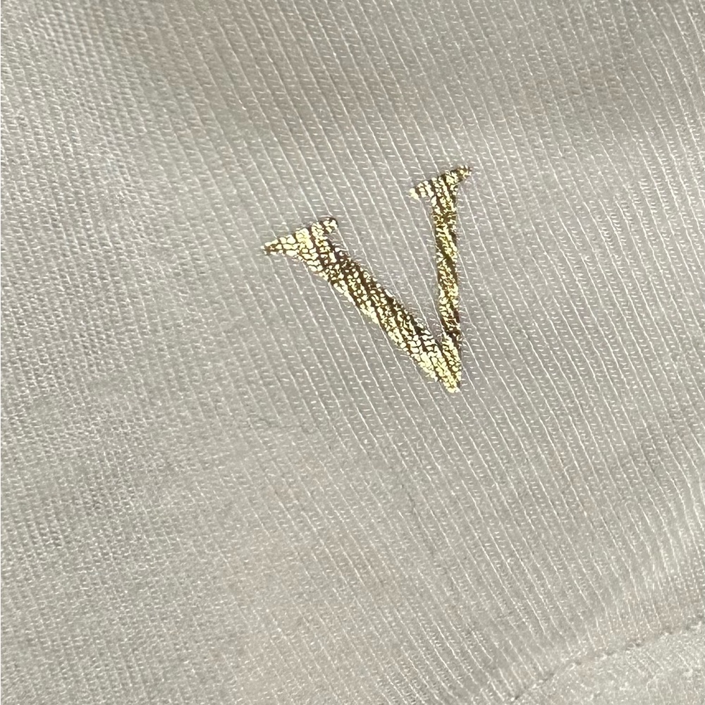 Victoria Secret V-Neck T - Picture 5 of 8